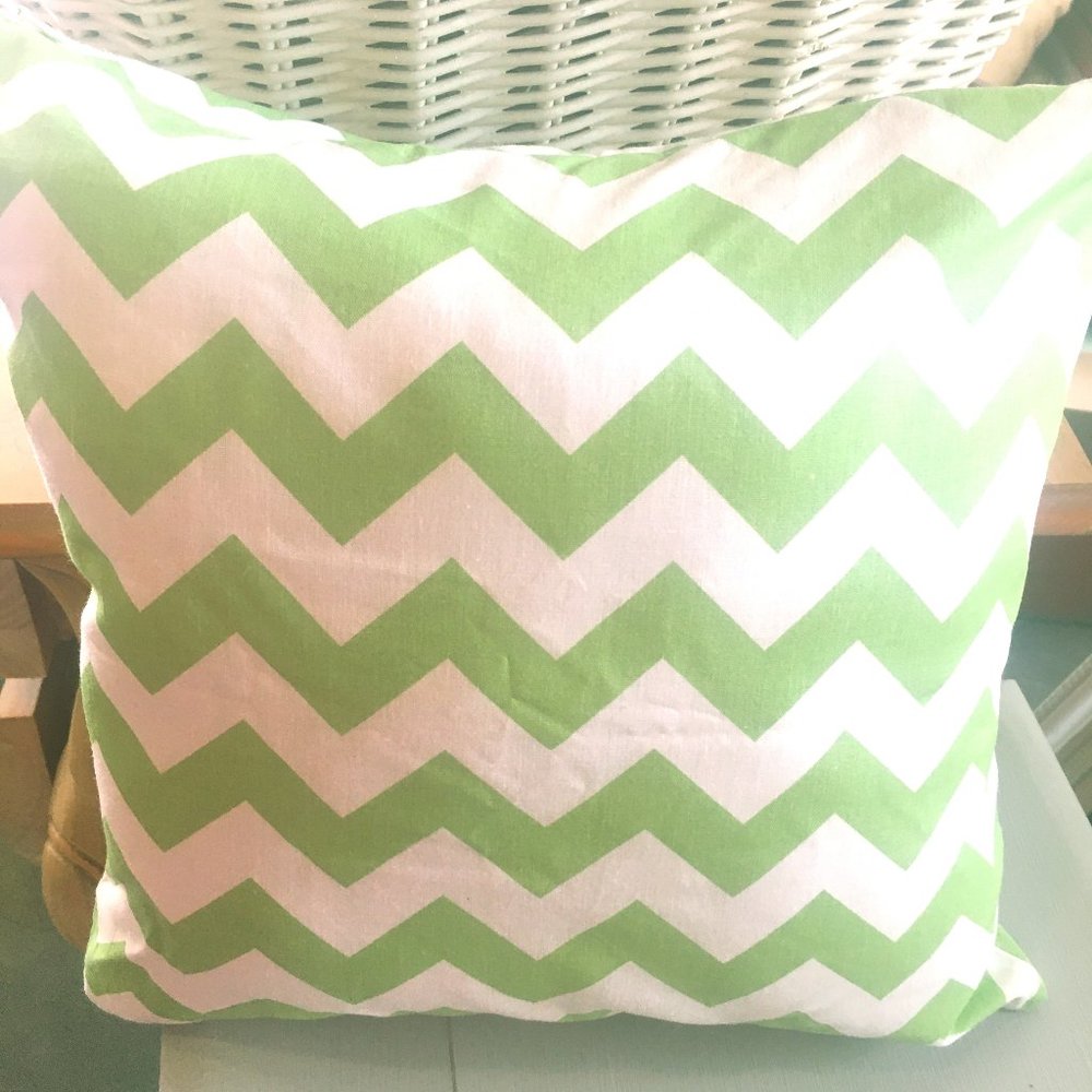 12"x12" Light Green Zig Zag Zipper Pillow Cover